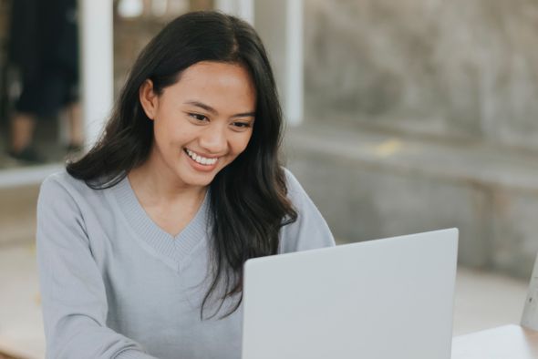 woman using tiket.com extranet in indonesia